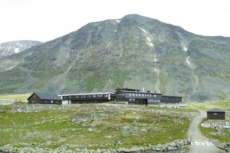 Leirvassbu-Hütte-Parkplatz-500px Leirvassbu Hütte mit großem Parkplatz
