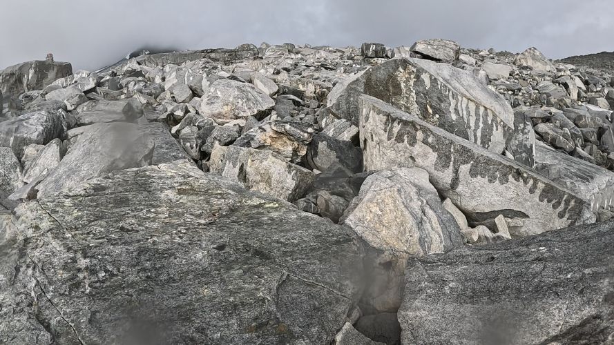 Geröllfeld auf dem Massiv Trail